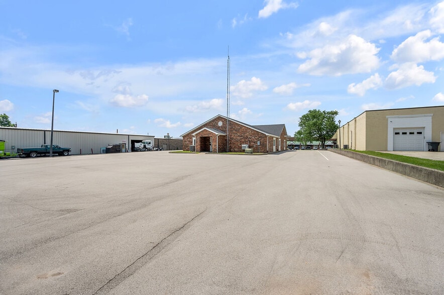 250 Crossfield Dr, Versailles, KY à vendre - Photo du bâtiment - Image 3 de 15
