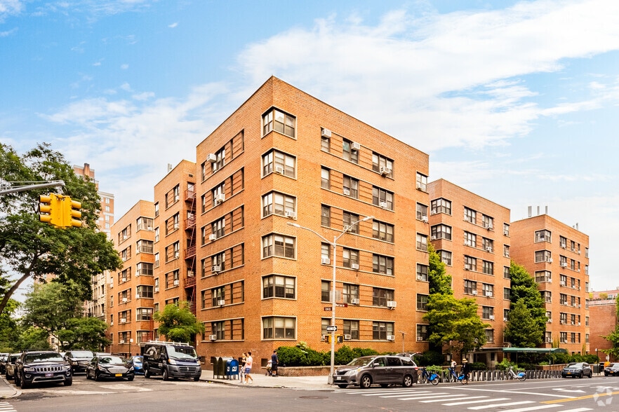 711 West End Ave, New York, NY for lease - Building Photo - Image 2 of 4
