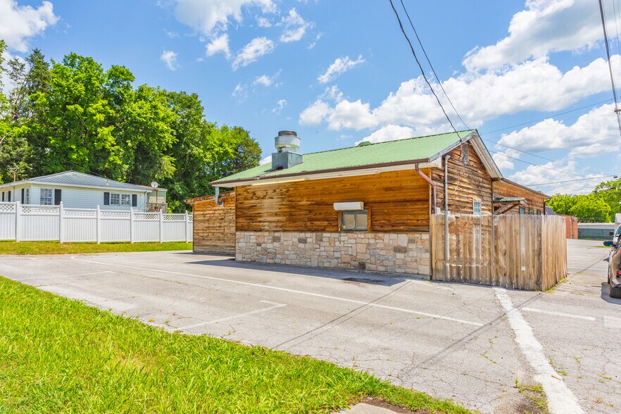 505 W 9th St, Chickamauga, GA à vendre - Photo du bâtiment - Image 2 de 32