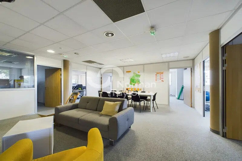 Office in Montpellier for lease - Interior Photo - Image 2 of 11