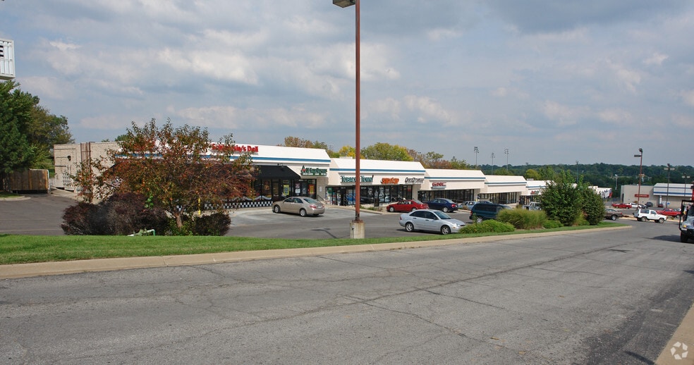 300-400 SW 29th St, Topeka, KS for lease - Building Photo - Image 2 of 2