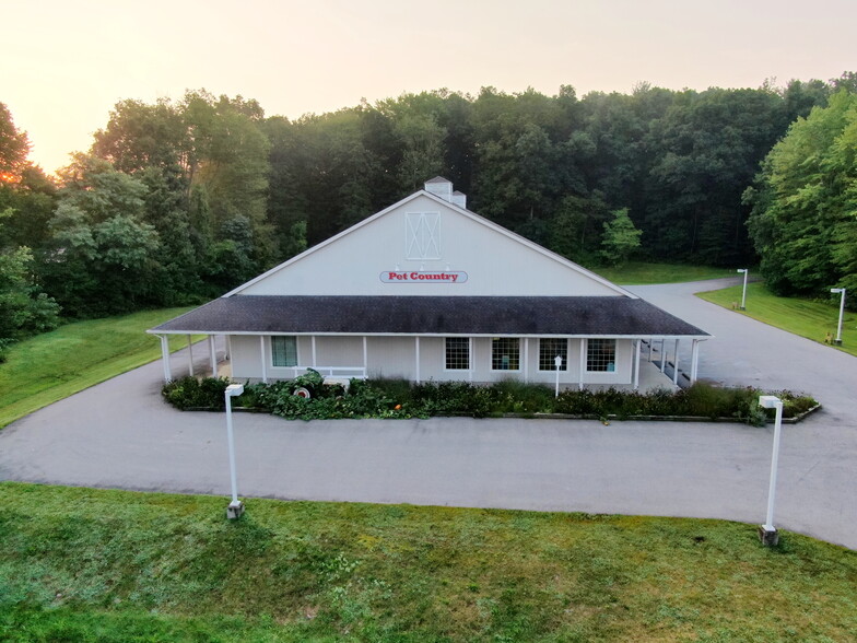 6830 Rt 9 US  Rt 9, Rhinebeck, NY à vendre - Photo du bâtiment - Image 1 de 1