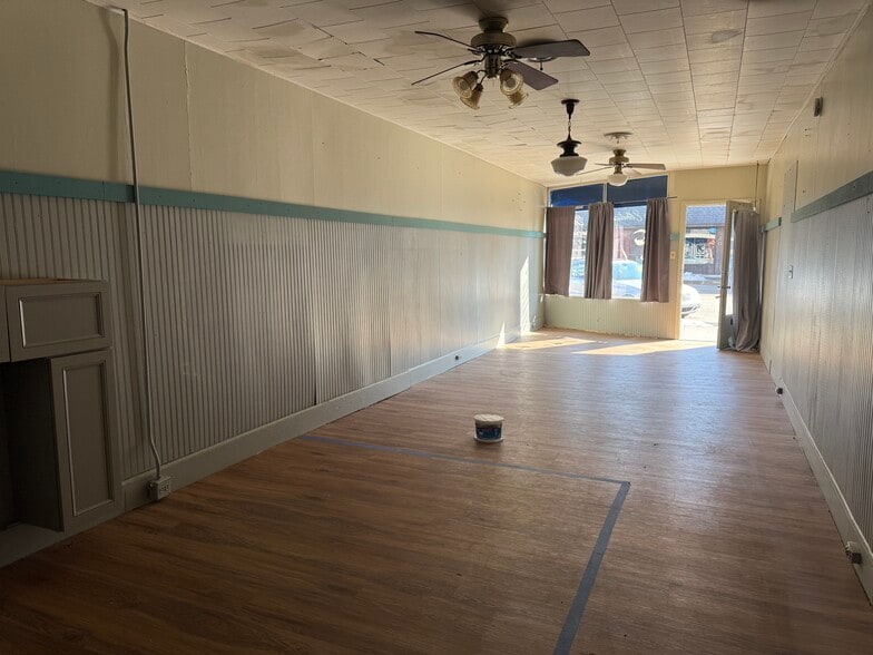 615 W Main St, Mitchell, IN à vendre - Photo du bâtiment - Image 3 de 17