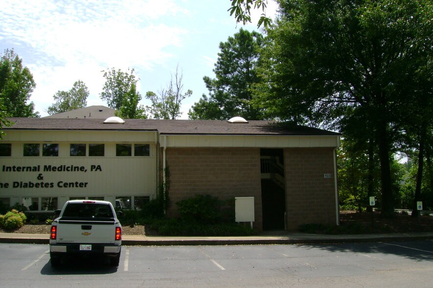 103 Baines Ct, Cary, NC à louer - Photo du bâtiment - Image 3 de 11