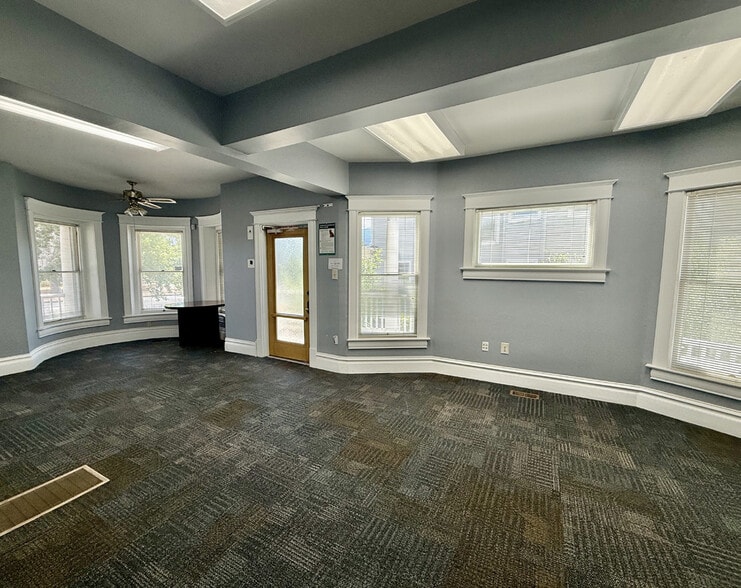 704 E Boulder St, Colorado Springs, CO for sale - Interior Photo - Image 3 of 4