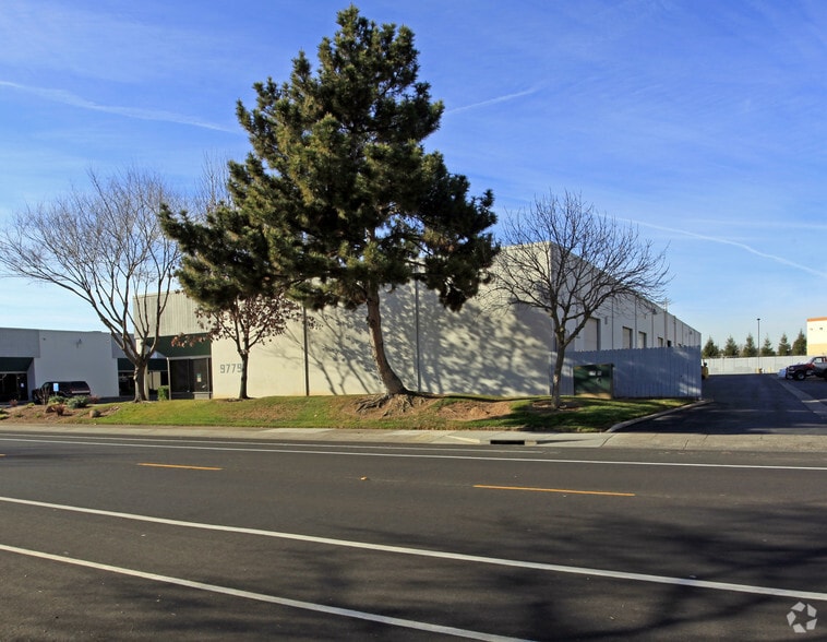 9779 Business Park Dr, Sacramento, CA for lease - Building Photo - Image 2 of 4