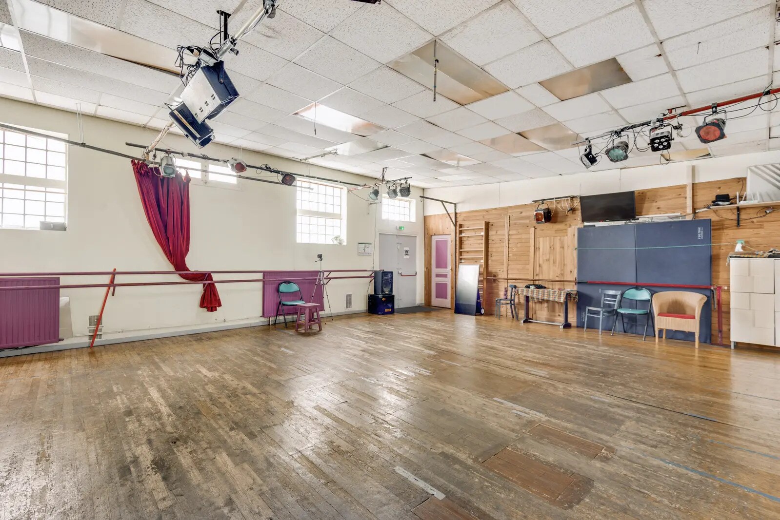 Flex in Les Lilas for sale Interior Photo- Image 1 of 6