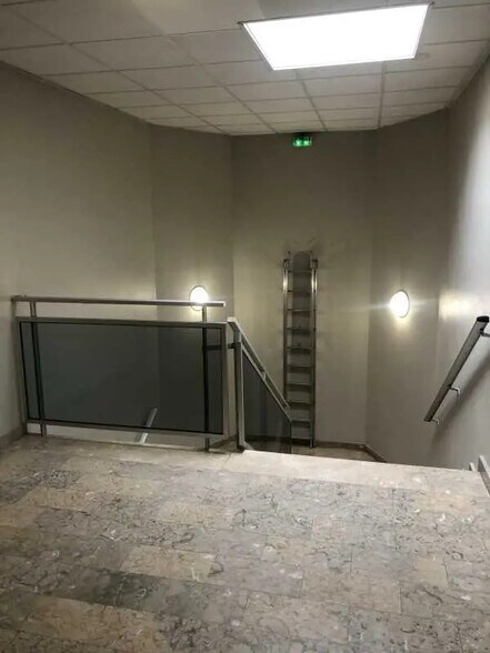 Office in Lognes for lease - Interior Photo - Image 3 of 8