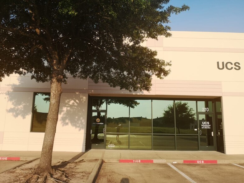 21732 Provincial Blvd, Katy, TX à vendre - Photo du bâtiment - Image 2 de 12