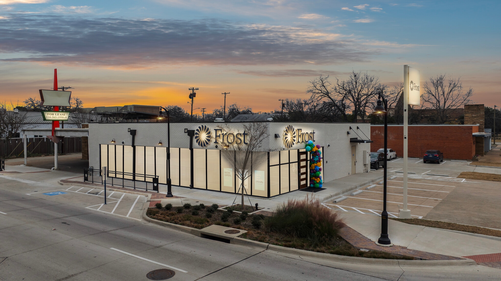 Downtown Irving Retail Portfolio portfolio of 2 properties for sale on LoopNet.ca Primary Photo- Image 1 of 8