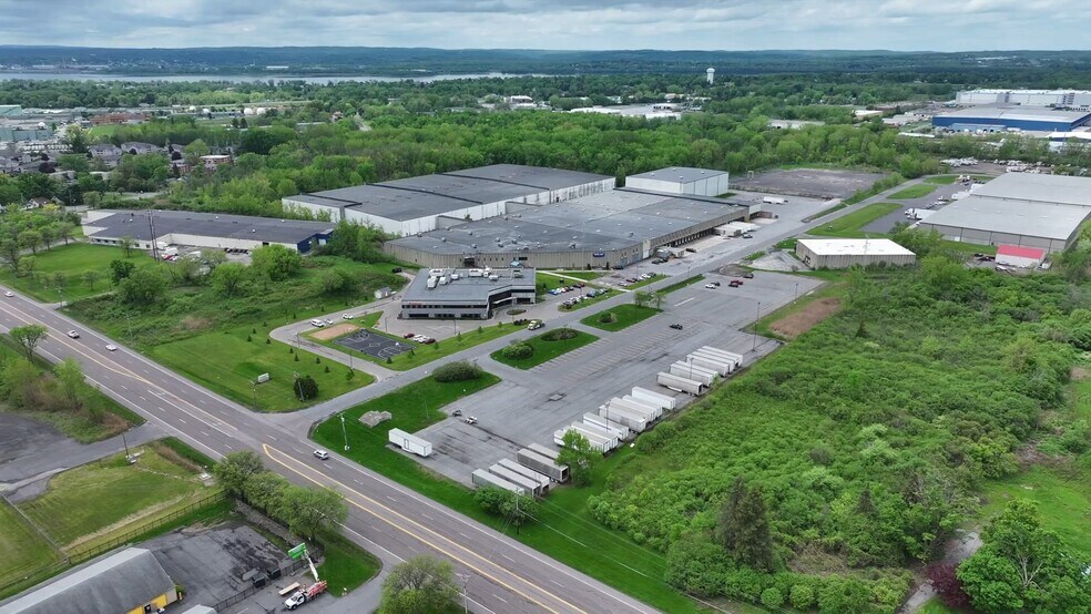 7245 Henry Clay Blvd, Liverpool, NY à vendre - Vidéo sur l’inscription commerciale - Image 2 de 14