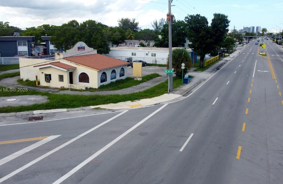 14100 W Dixie Hwy, Miami, FL for lease - Building Photo - Image 1 of 16