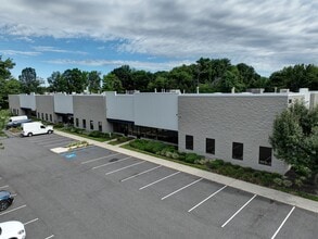 201 Commerce Dr, Moorestown, NJ à louer Photo du bâtiment- Image 1 de 3