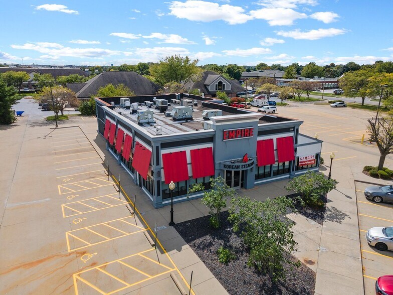 2100 W White Oaks Dr, Springfield, IL for lease - Building Photo - Image 1 of 17