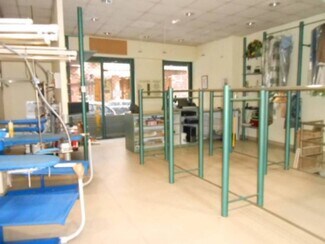 Plus de détails pour Multi-résidentiel à vendre