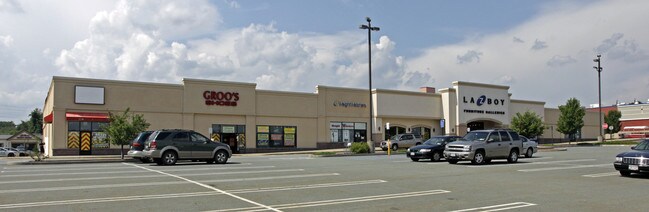 Plus de détails pour 505 Schutt Rd, Middletown, NY - Commerce de détail à louer