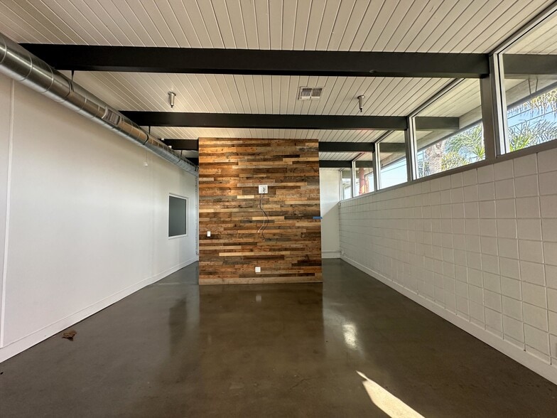 940 W 17th St, Costa Mesa, CA à louer - Photo du bâtiment - Image 2 de 7