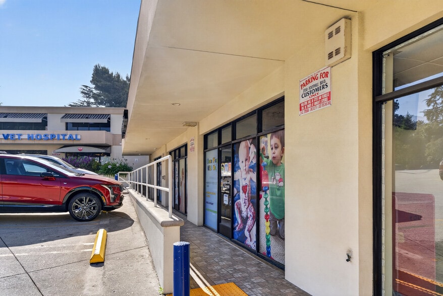 2550 Foothill Blvd, La Crescenta, CA for lease - Building Photo - Image 3 of 22