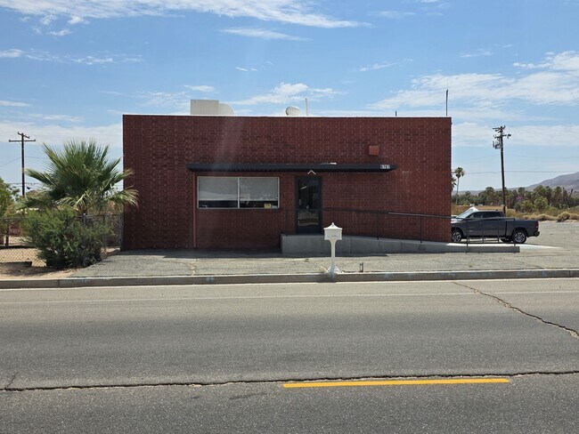 Plus de détails pour 6767 Adobe Rd, Twentynine Palms, CA - Commerce de détail à vendre