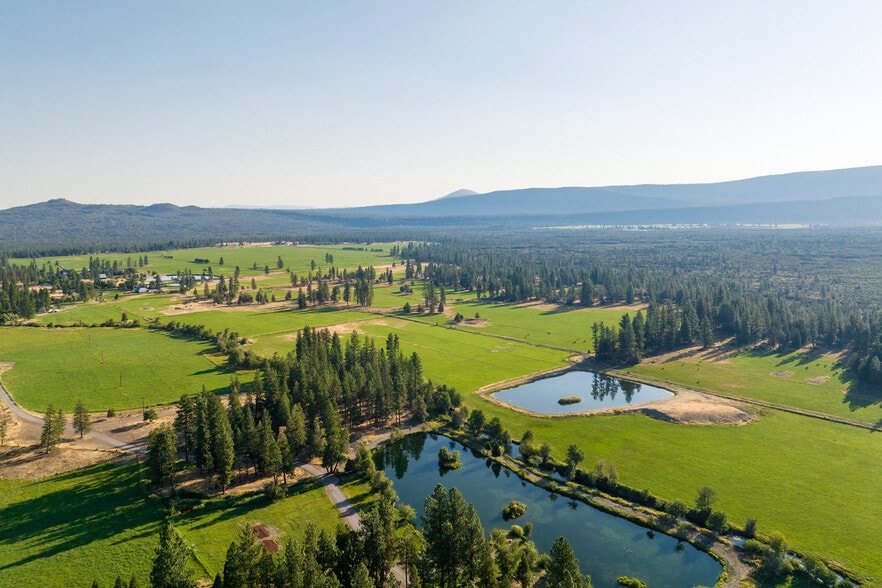 41406 Lonquist Ln, Hat Creek, CA à vendre - Photo du bâtiment - Image 3 de 39