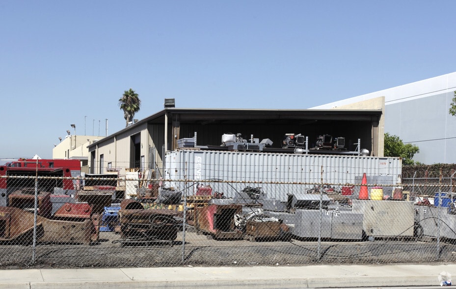 320 N Crescent Way, Anaheim, CA à louer - Photo du bâtiment - Image 2 de 3