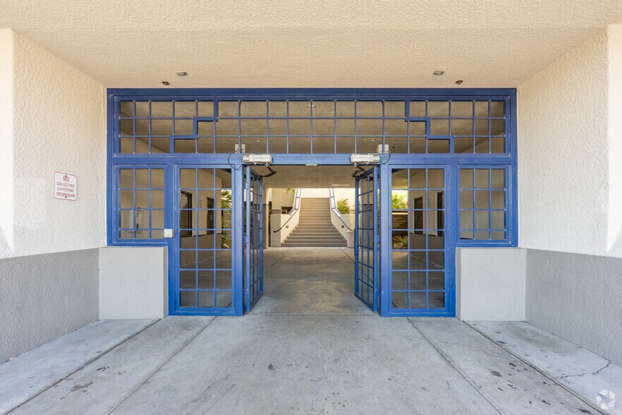 3925 N Martin Luther King Blvd, North Las Vegas, NV à louer - Photo du bâtiment - Image 3 de 9