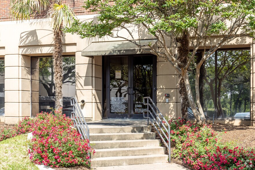 8627 MoPac Expy N, Austin, TX à louer - Photo du bâtiment - Image 2 de 5