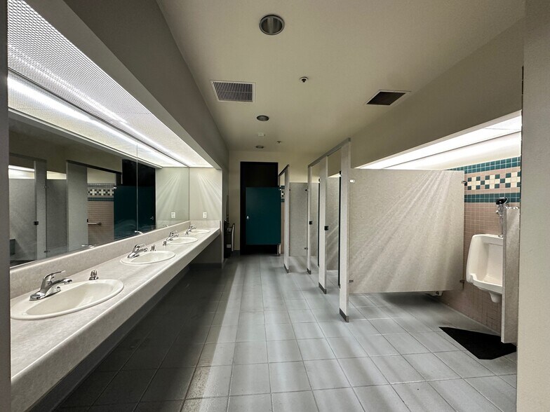 930-932 Hamlin Ct, Sunnyvale, CA à louer - Photo du bâtiment - Image 2 de 16