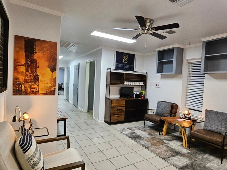 2409 Maxwell Ln, Deer Park, TX for lease - Interior Photo - Image 2 of 39