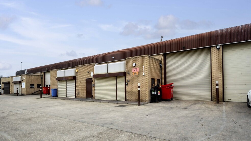 14-18 Commercial Rd, London for lease - Building Photo - Image 3 of 7