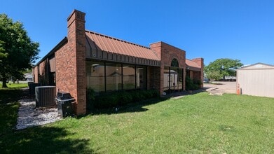 315 Harwood Rd, Bedford, TX for lease Building Photo- Image 2 of 27