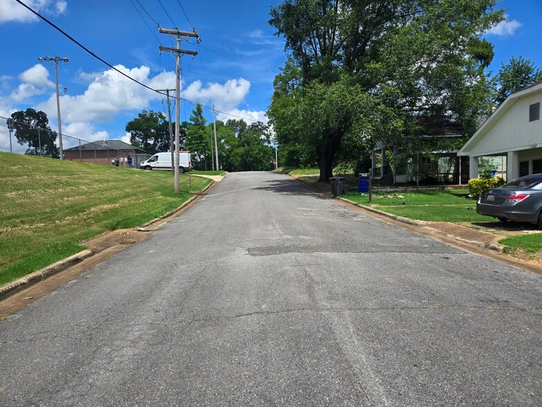 419 Campbell St, Florence, AL for sale - Building Photo - Image 2 of 5