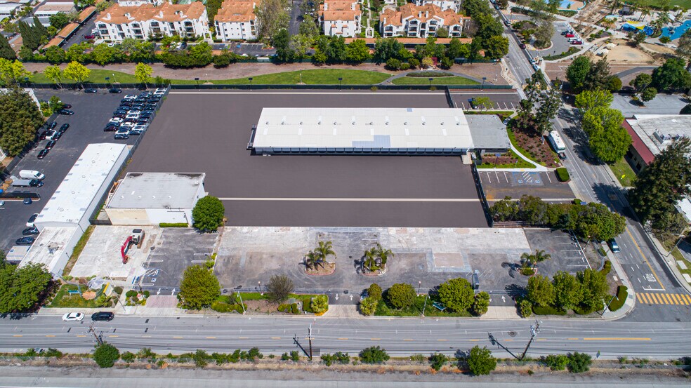 331-385 E Weddell Dr, Sunnyvale, CA à louer - Photo du bâtiment - Image 2 de 2