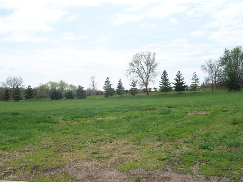 7551 O St, Lincoln, NE à louer - Photo du bâtiment - Image 2 de 2