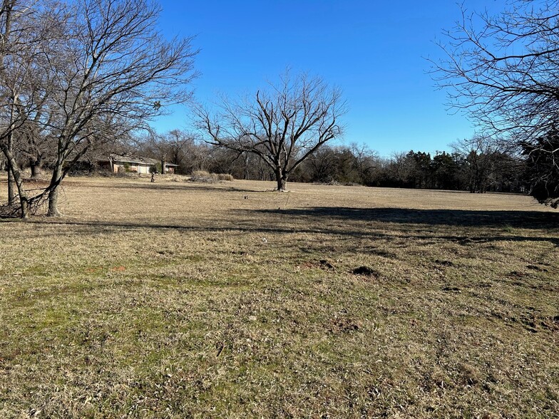 800 S Santa Fe Ave, Edmond, OK à vendre - Photo du bâtiment - Image 1 de 5