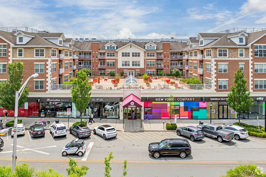 30 W Palisade Ave, Englewood, NJ à louer - Photo du bâtiment - Image 2 de 4