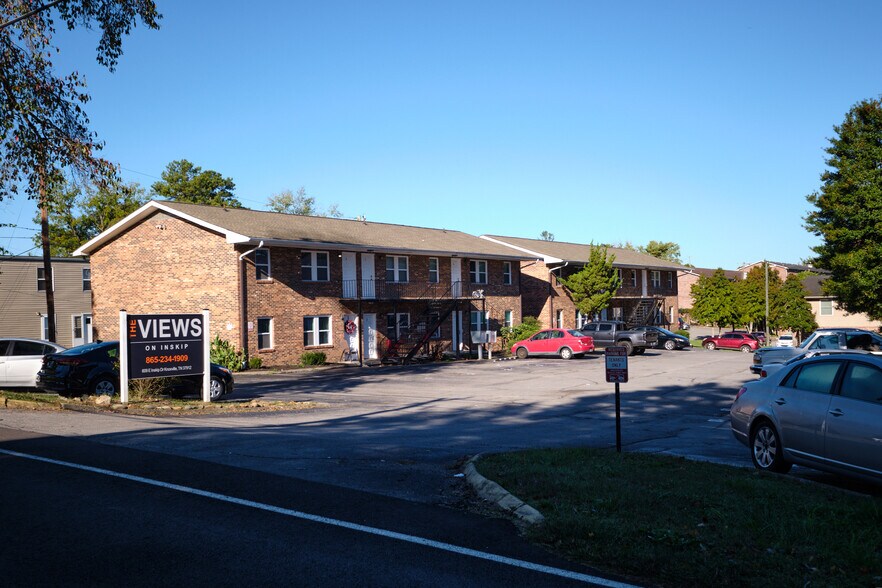 609 E Inskip Dr, Knoxville, TN à vendre - Photo du bâtiment - Image 2 de 40