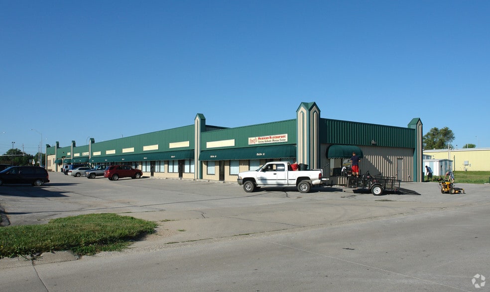 5800 Cornhusker Hwy, Lincoln, NE for lease - Building Photo - Image 2 of 3