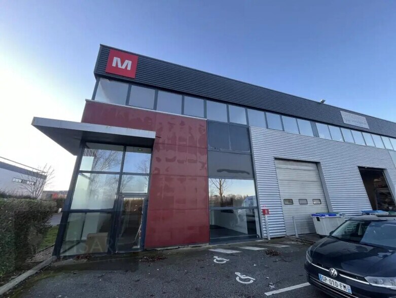 Industrial in Élancourt for lease - Building Photo - Image 1 of 9