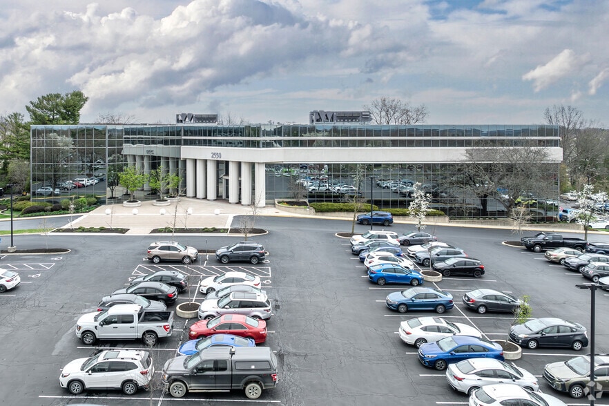 2550 Corporate Exchange Dr, Columbus, OH for sale - Building Photo - Image 2 of 15