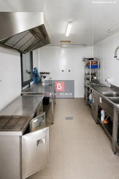 Retail in L'Isle-sur-la-Sorgue for lease - Interior Photo - Image 3 of 4