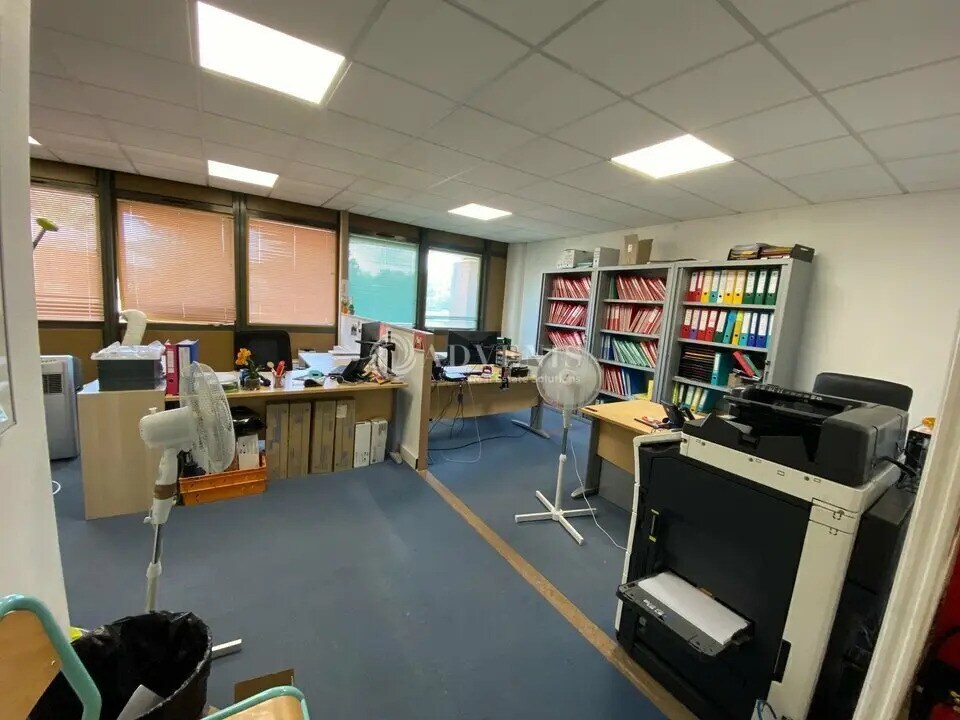 Bureau dans Croissy-Beaubourg à vendre Photo du bâtiment- Image 1 de 4