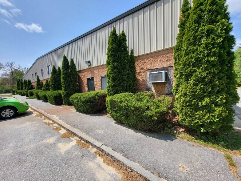 55 Industrial Park Unit 2, Franklin, NH à vendre - Photo du bâtiment - Image 1 de 1