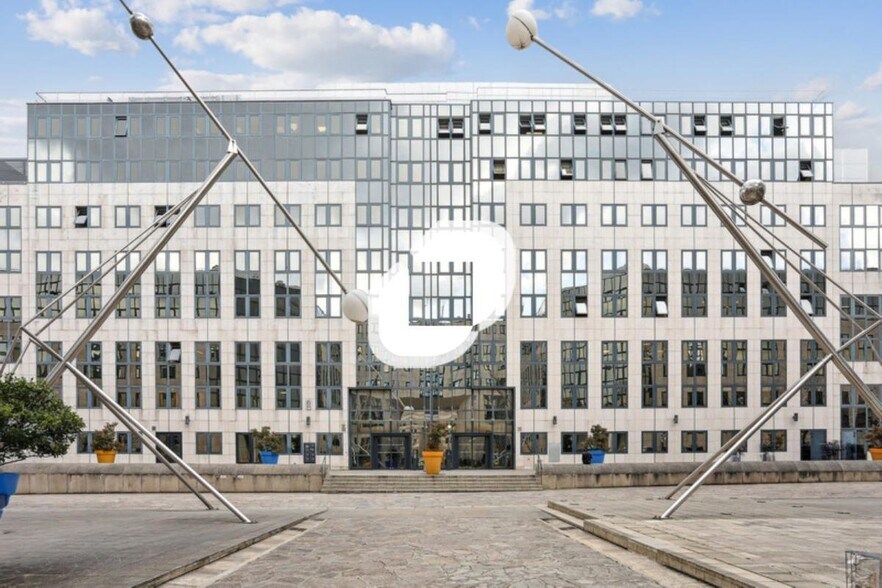 Office in Vincennes for lease - Building Photo - Image 3 of 10