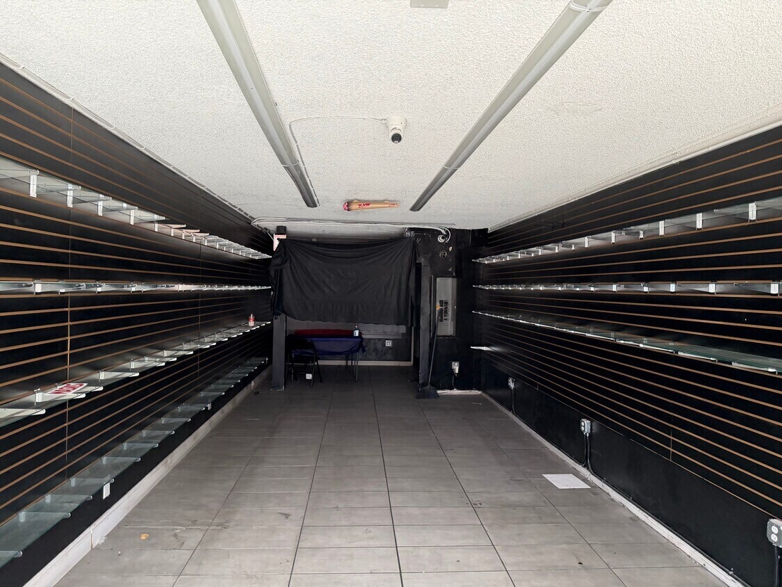 7801 Melrose Ave, Los Angeles, CA à louer Photo intérieure- Image 1 de 1