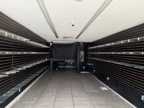 7801 Melrose Ave, Los Angeles, CA à louer Photo intérieure- Image 1 de 1