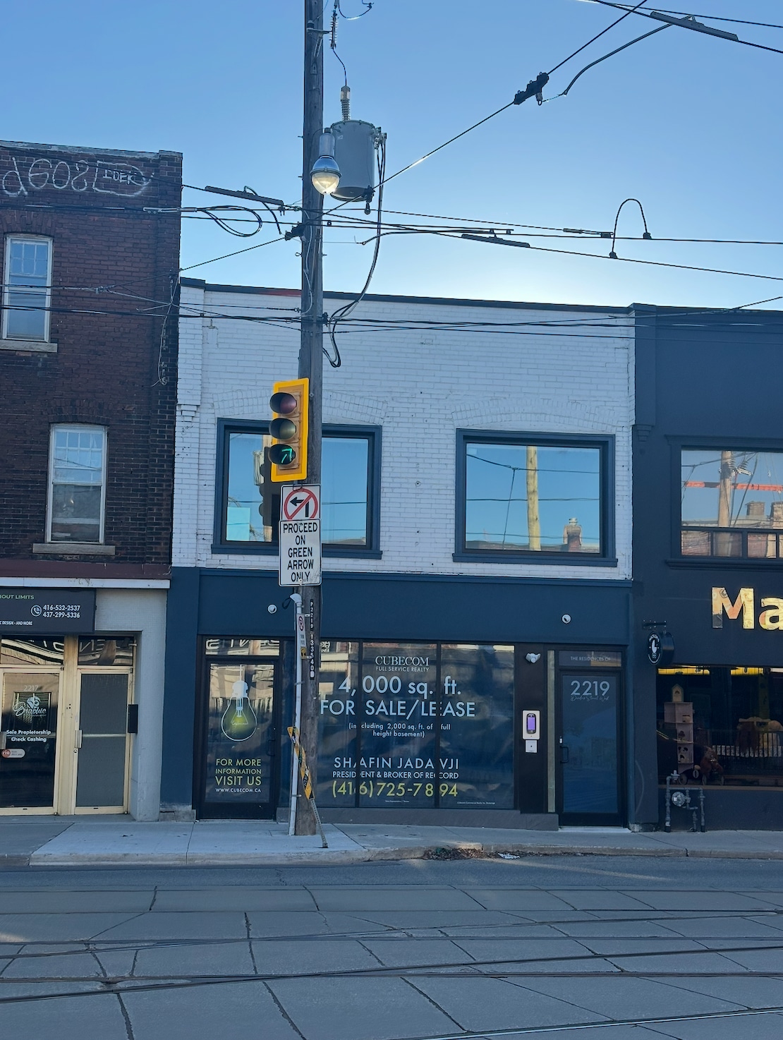2219 Dundas St W, Toronto, ON à louer Photo du bâtiment- Image 1 de 2