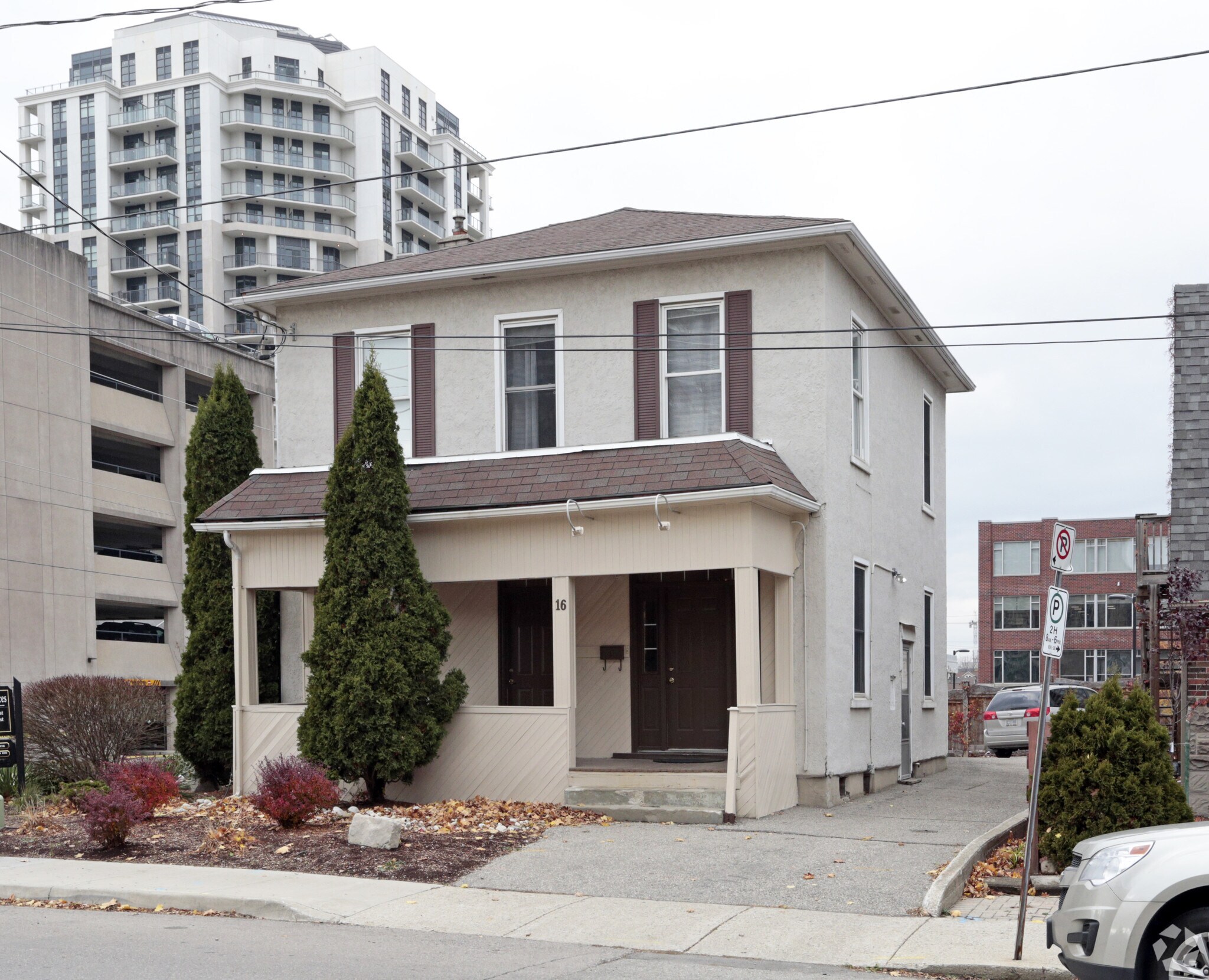 16 John St W, Waterloo, ON à vendre Photo principale- Image 1 de 1