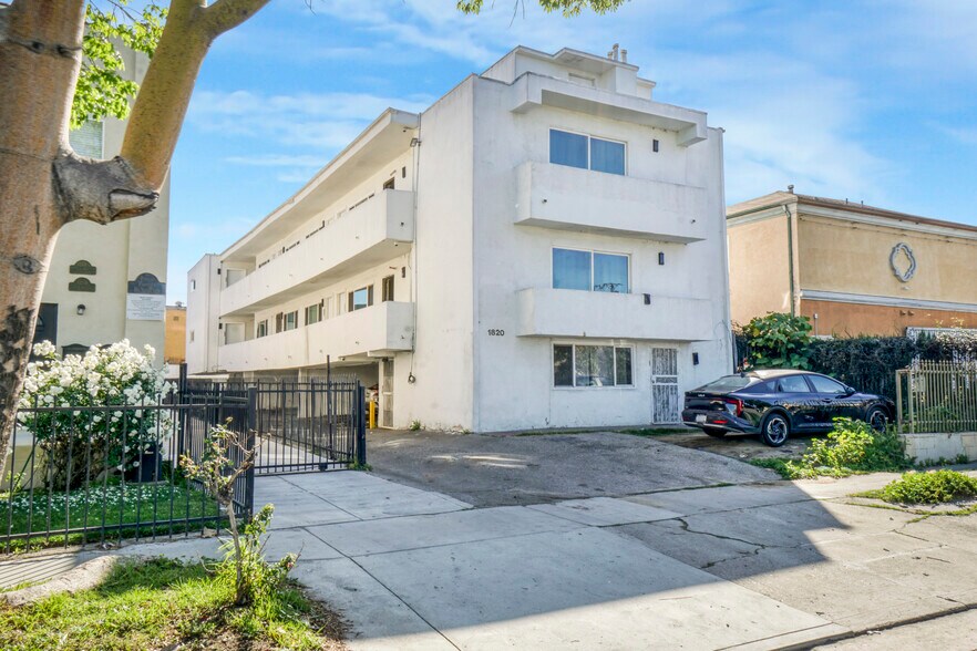 1820 S La Brea Ave, Los Angeles, CA à vendre - Photo du bâtiment - Image 2 de 15