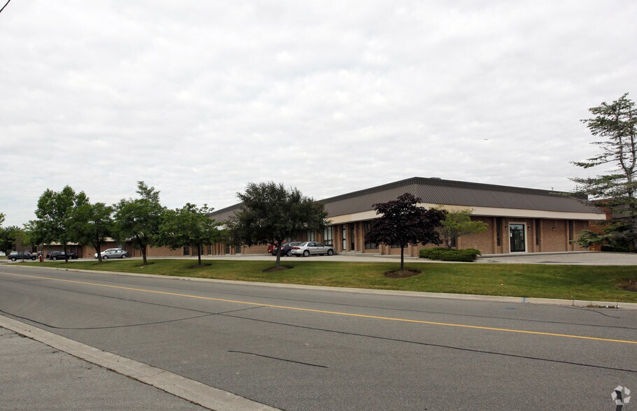5035 Timberlea Blvd, Mississauga, ON à louer - Photo du bâtiment - Image 2 de 2